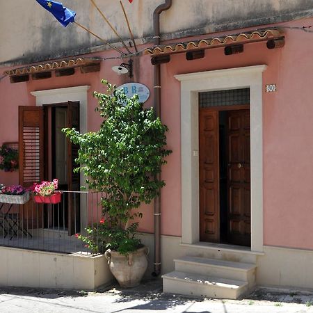 مبيت وإفطار نوتو Il Giardino Di Pietra المظهر الخارجي الصورة