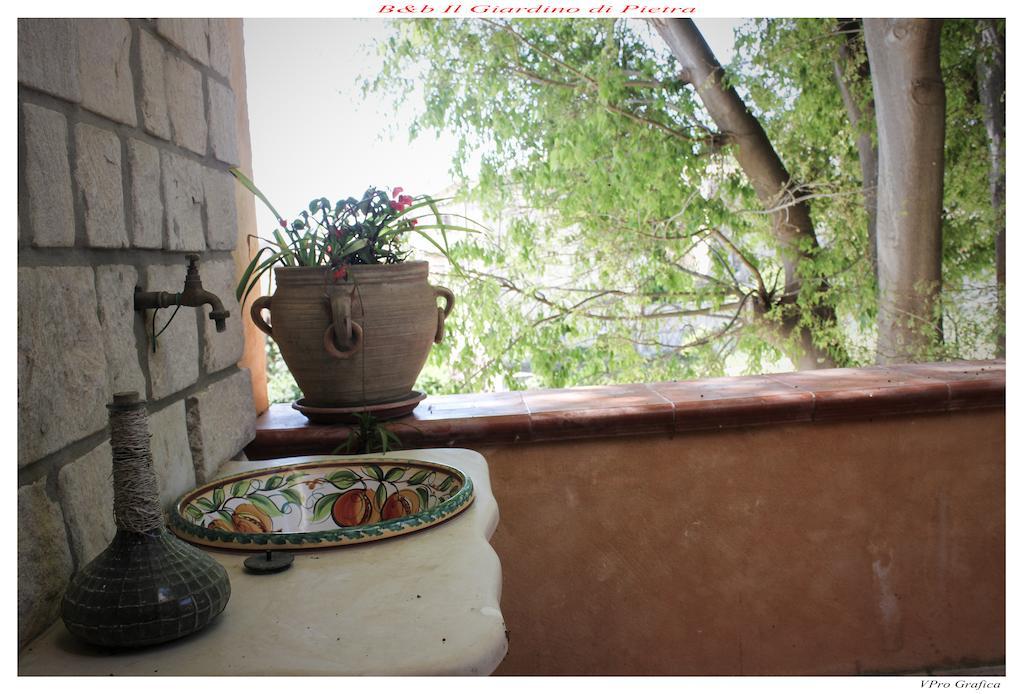 مبيت وإفطار نوتو Il Giardino Di Pietra الغرفة الصورة